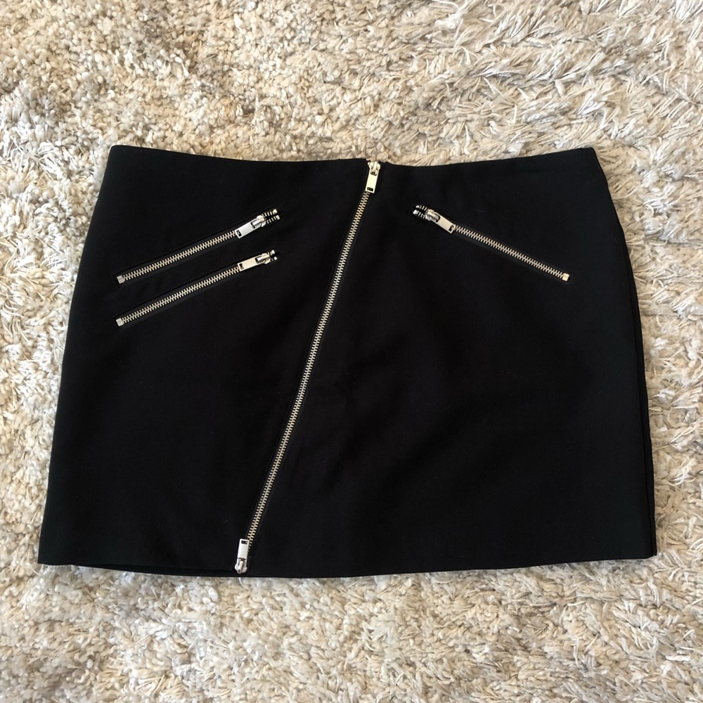 H&M Black Mini Skirt Asymmetrical Zipper with pockets Plus Size 16